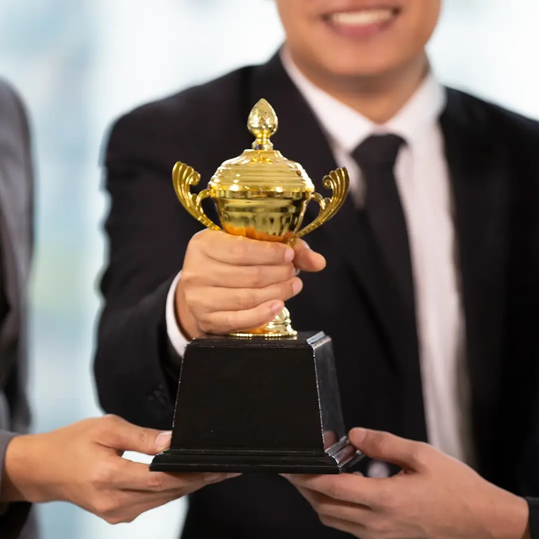Genuine Recognition Programs with Unambiguous Criteria